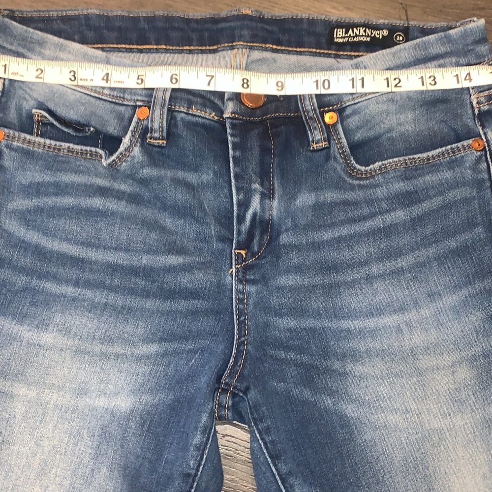 Blank NYC Skinny Classique Cropped Frayed/Jagged Hem Size 28 Medium Wash - Picture 15 of 15